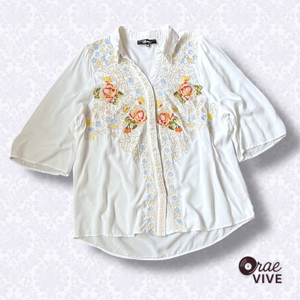 Andree by Unit Embroidered Ivory Blouse Size M Loose Fit Boho Chic